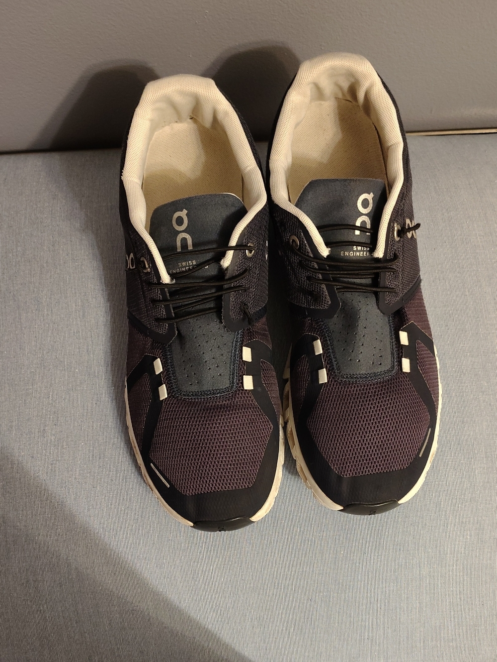 Used On Running Men’s Sneakers in Dark Blue and Cream with Dark Plum Mesh